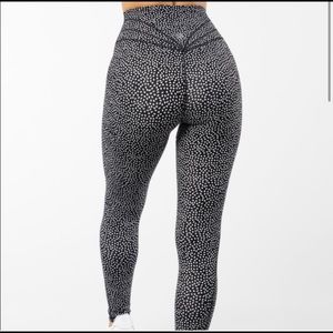 ISO buff bunny legacy legging medium -not selling